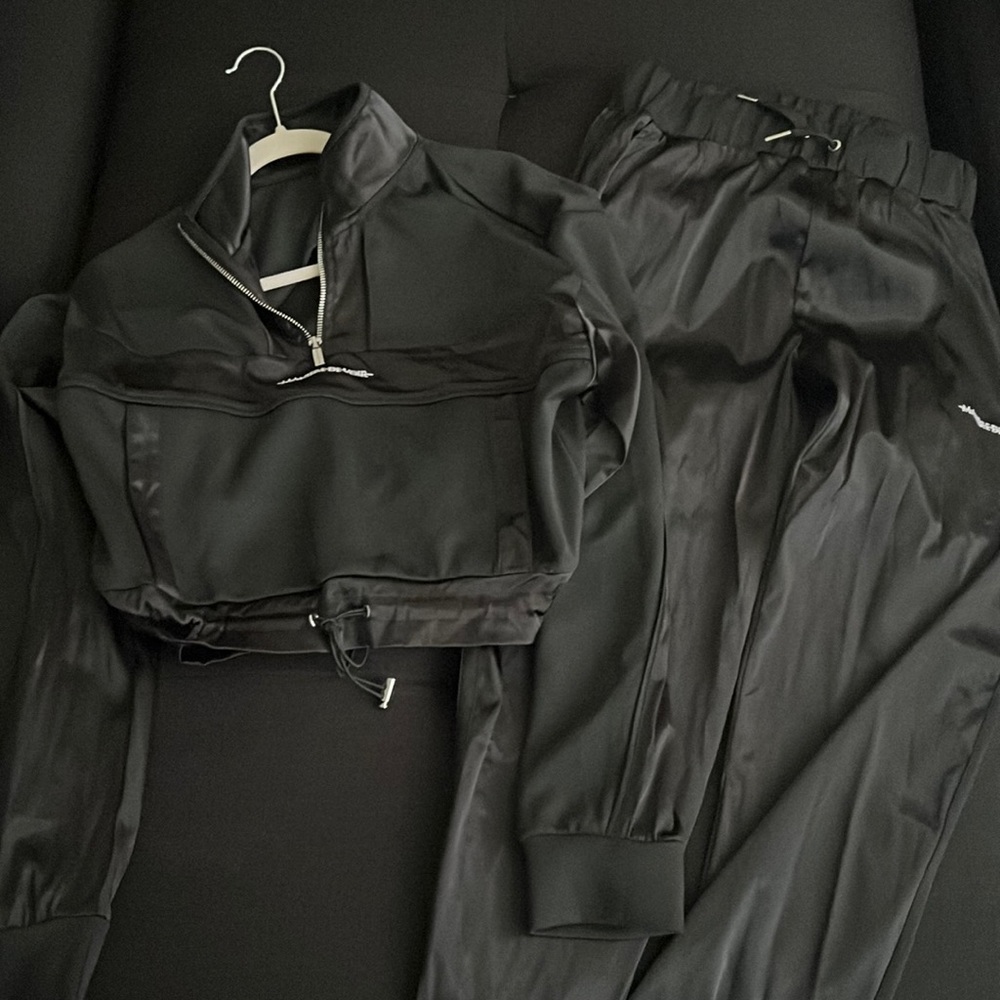 Maniere de voir matching satin jogger set